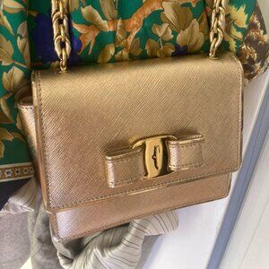 Salvatore Ferragamo Gold Leather Vara Bow Strap Shoulder Bag